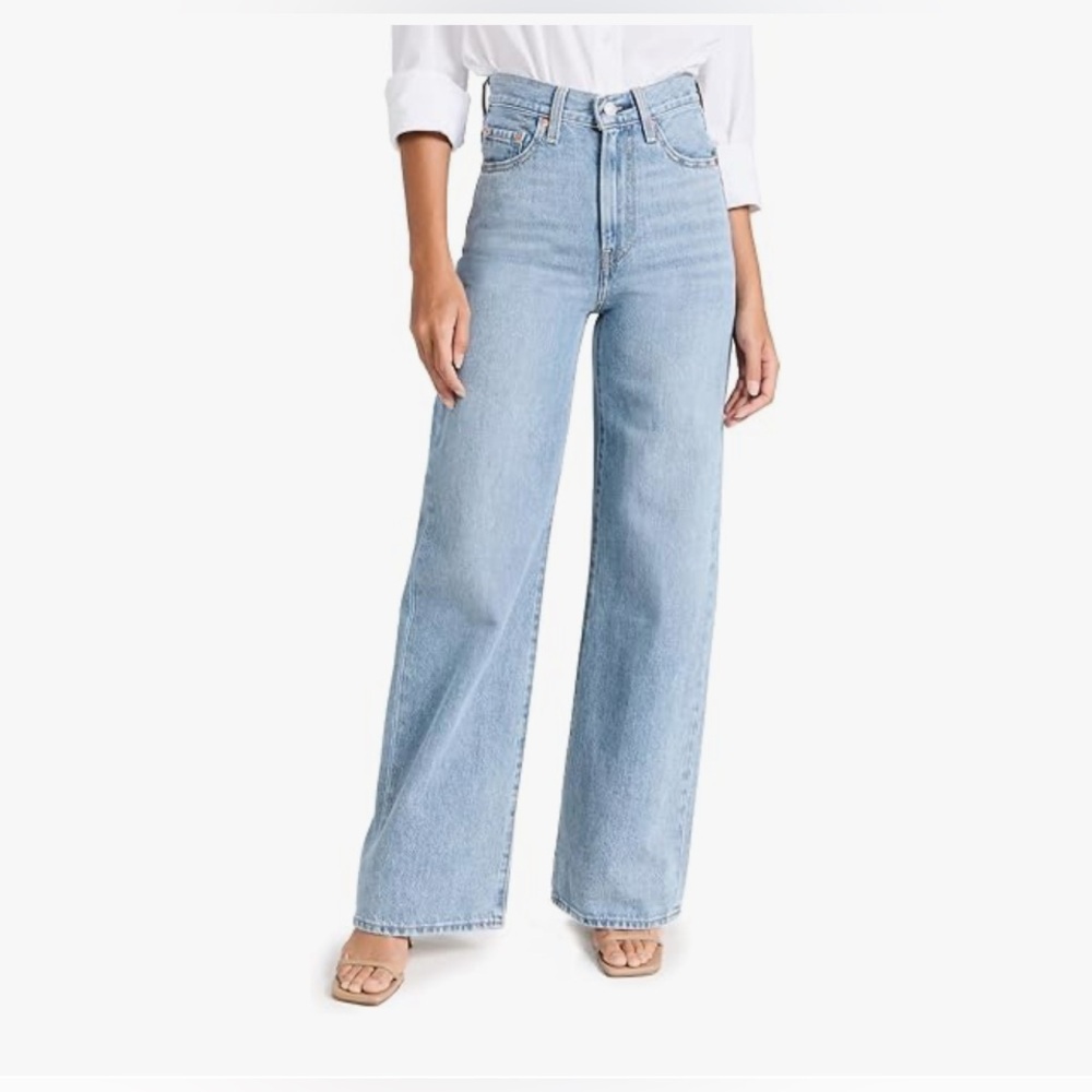 Levi’s Ribcage Bell size 30 X 31 stretch light wash